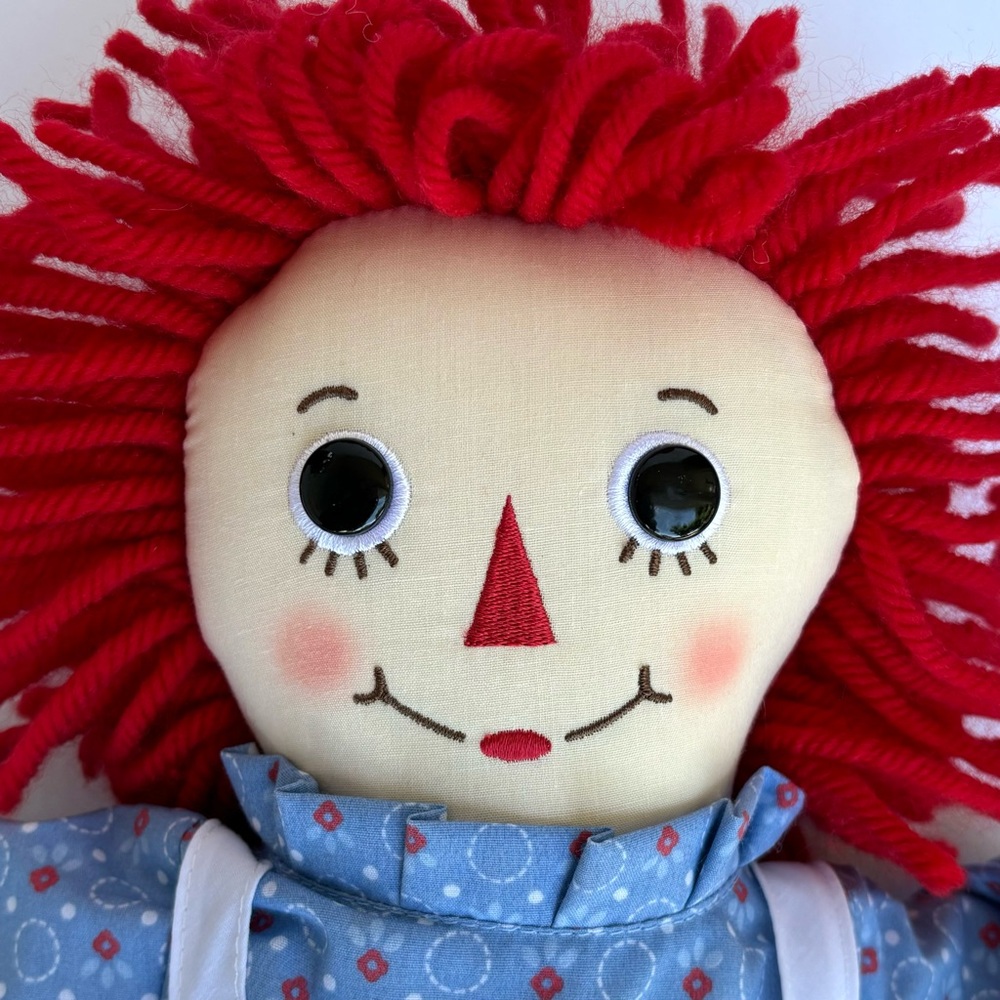 2012 Hand Made by AURORA Classic Timeless Raggedy Ann Doll Embroidered Lace Bows - Picture 2 of 16